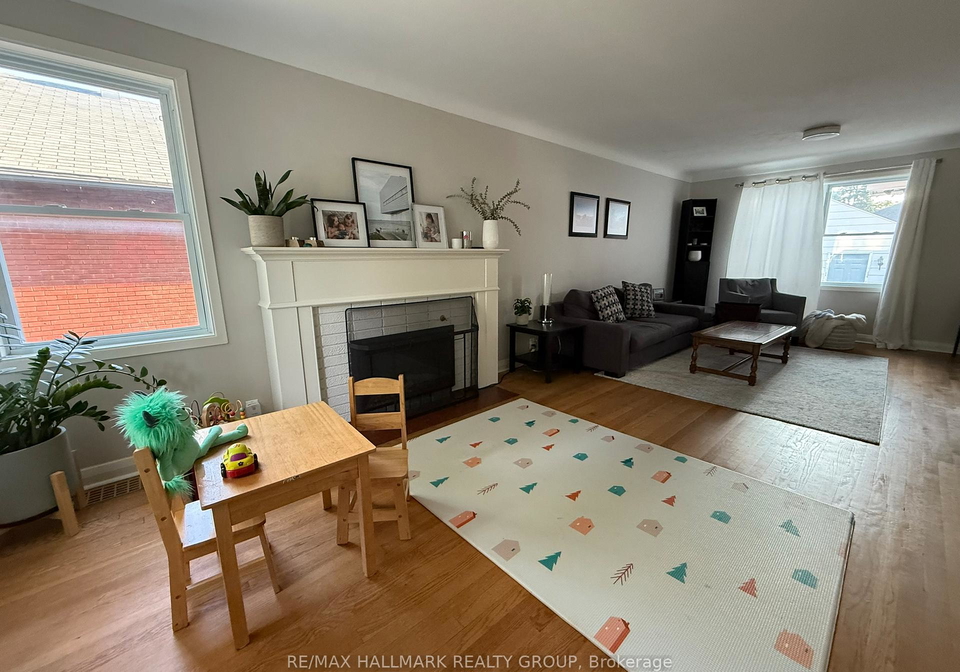687-gainsborough-avenue-ottawa-ontario-x12301155