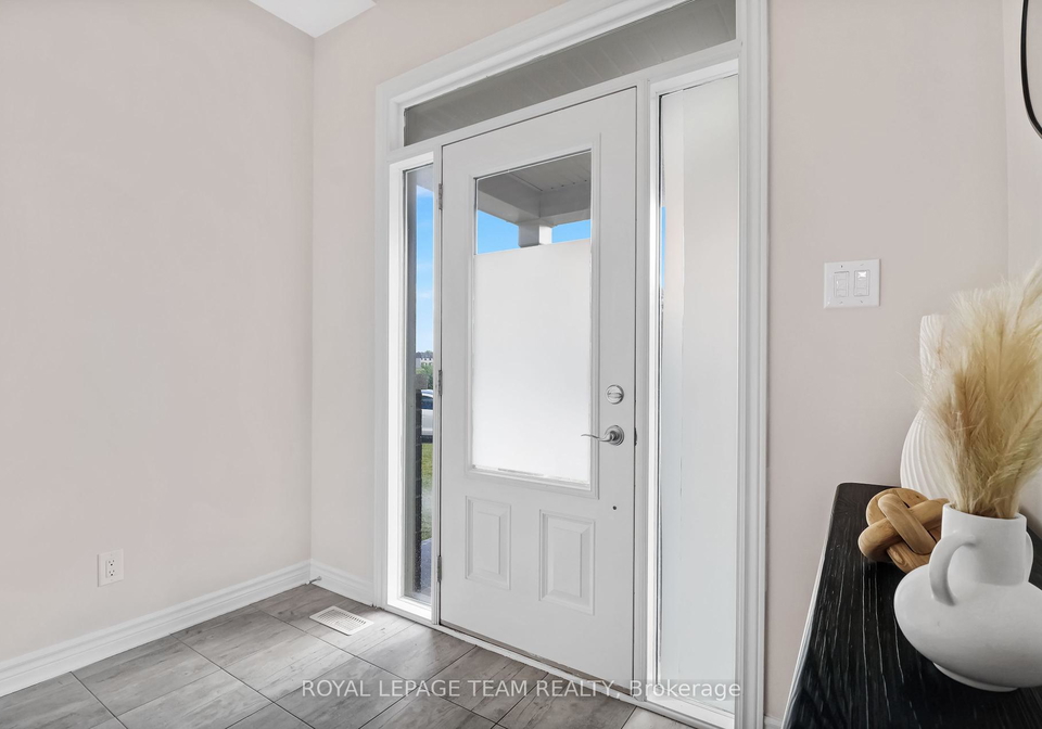 126-wabikon-crescent-ottawa-ontario-x12301403