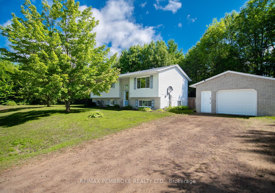 2-runge-drive-petawawa-ontario-x12301646