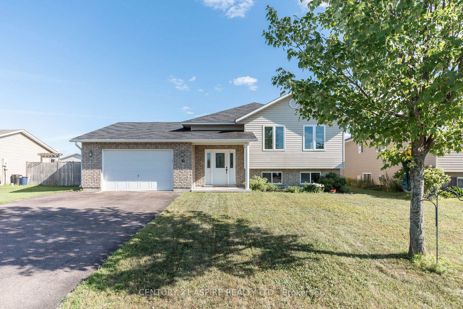 42-highland-park-drive-petawawa-ontario-x12301808