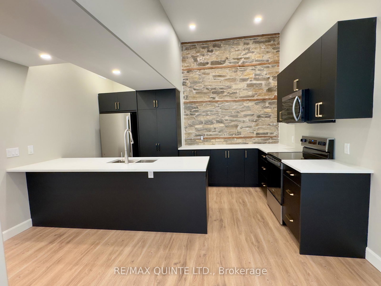 330-victoria-street-tweed-ontario-x12302243