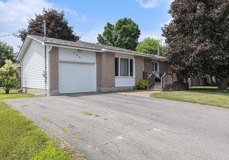 200-grace-avenue-russell-ontario-x12302434