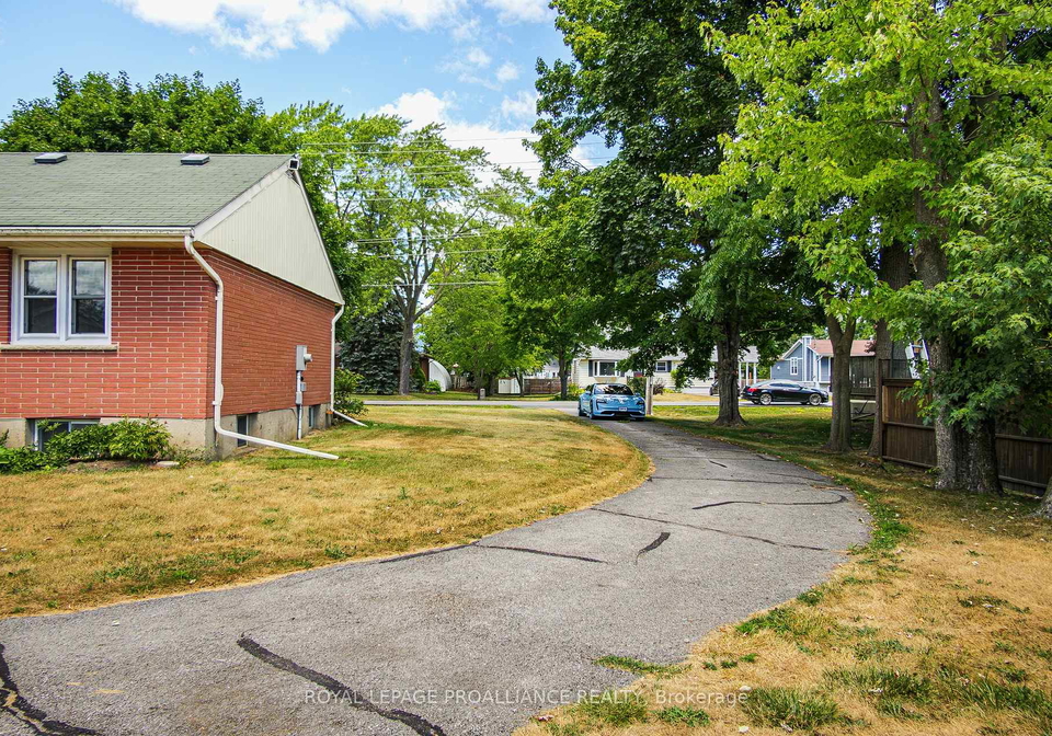 9-maple-drive-belleville-ontario-x12302476
