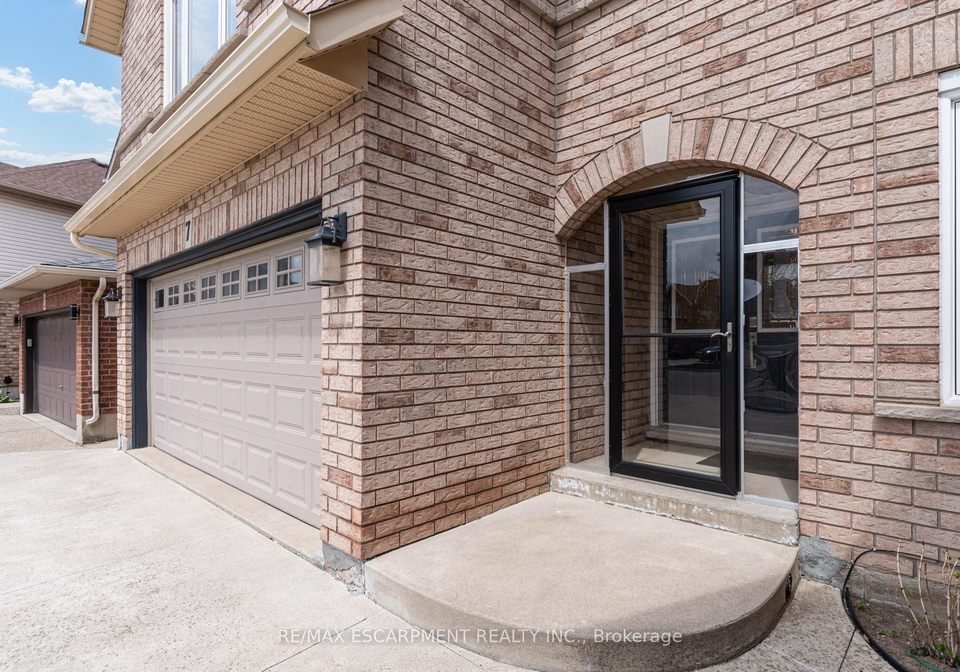 7-magenta-court-hamilton-ontario-x12302796