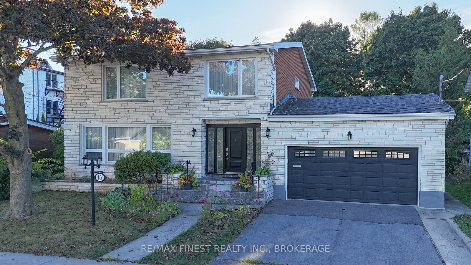 16-pembroke-street-kingston-ontario-x12303105