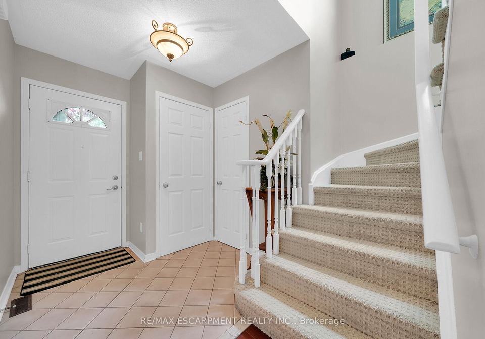 12-jordan-court-st-catharines-ontario-x12303353