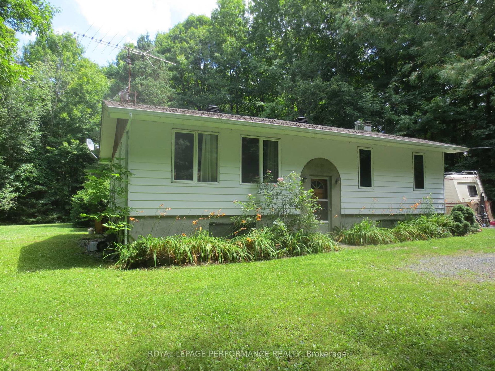 21625-concession-road-10-north-glengarry-ontario-x12303583