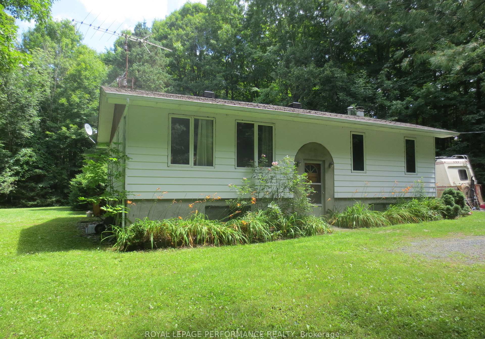 21625-concession-road-10-north-glengarry-ontario-x12303583