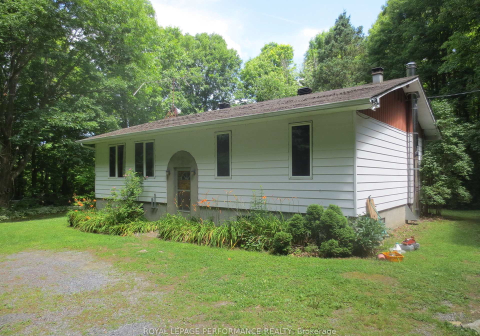 21625-concession-road-10-north-glengarry-ontario-x12303583