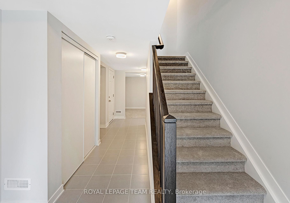 72-lignite-private-ottawa-ontario-x12303968