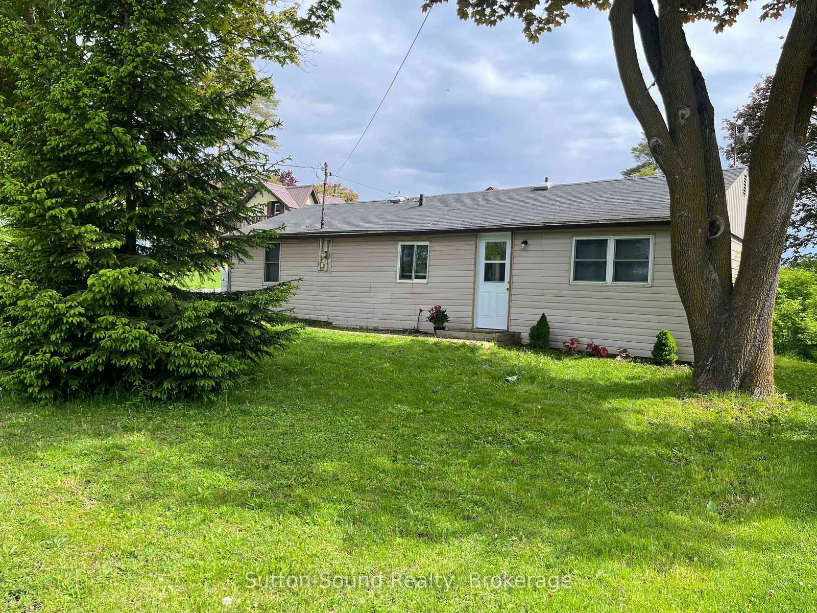 776225-highway-10-highway-chatsworth-ontario-x12304193