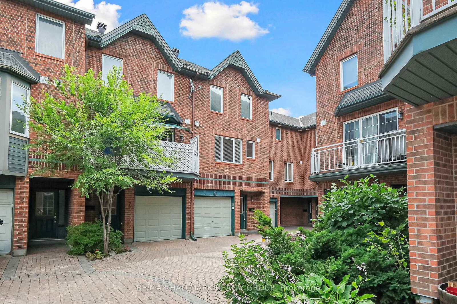9-radstock-private-ottawa-ontario-x12306112
