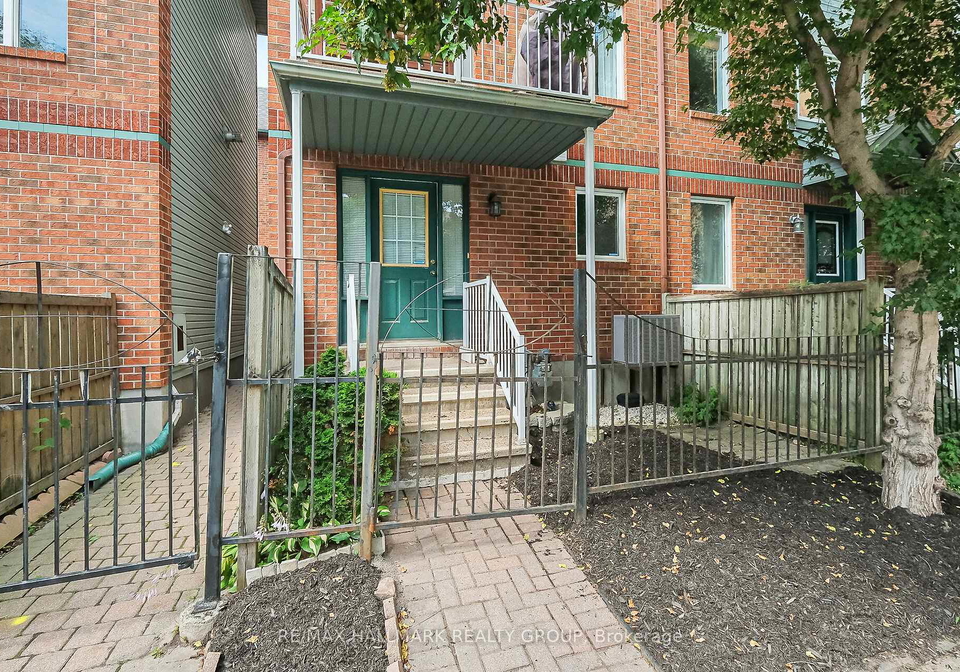 9-radstock-private-ottawa-ontario-x12306112