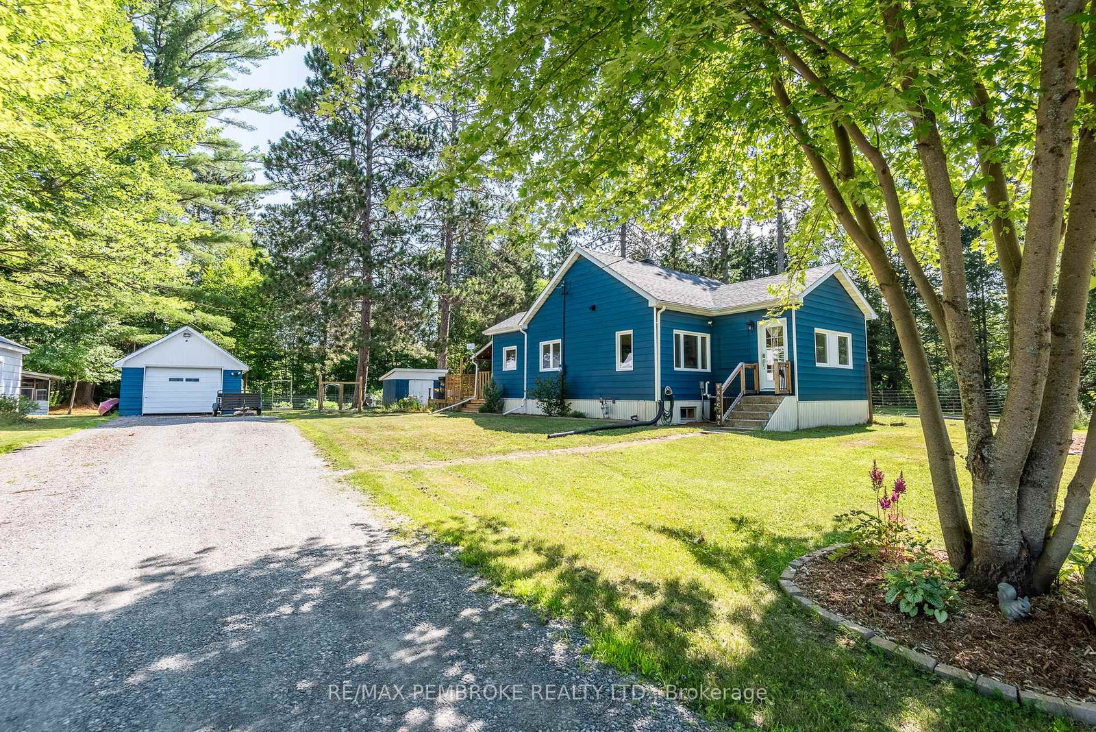 30-ottawa-street-laurentian-hills-ontario-x12306873