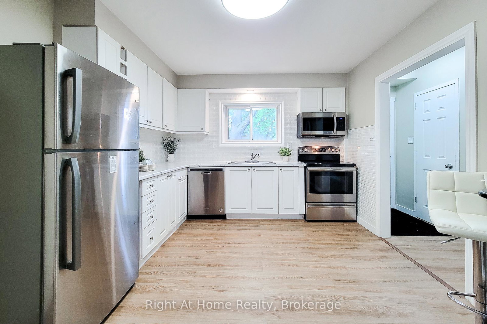8-glenburn-court-hamilton-ontario-x12308200