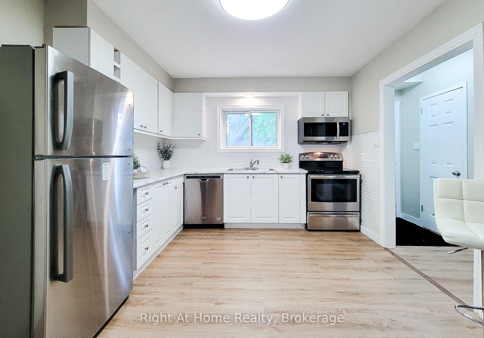 8-glenburn-court-hamilton-ontario-x12308200