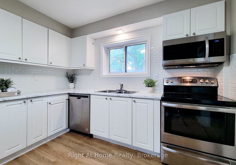 8-glenburn-court-hamilton-ontario-x12308200