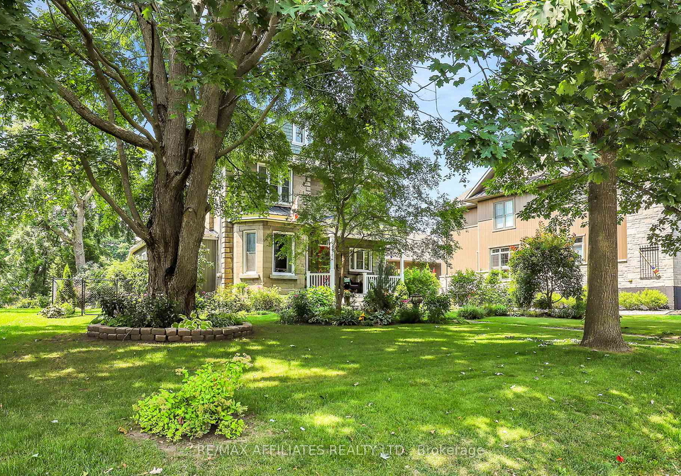 536-sw-st-lawrence-street-sw-sw-north-dundas-ontario-x12309524
