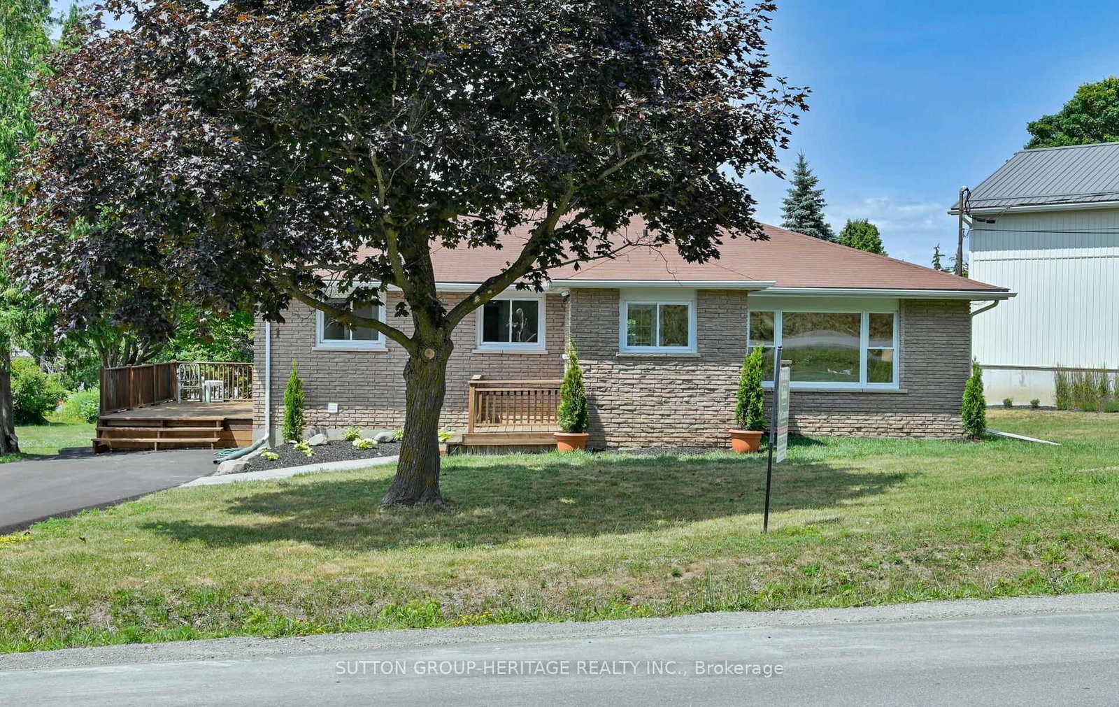 11-sturgeon-crescent-kawartha-lakes-ontario-x12310878
