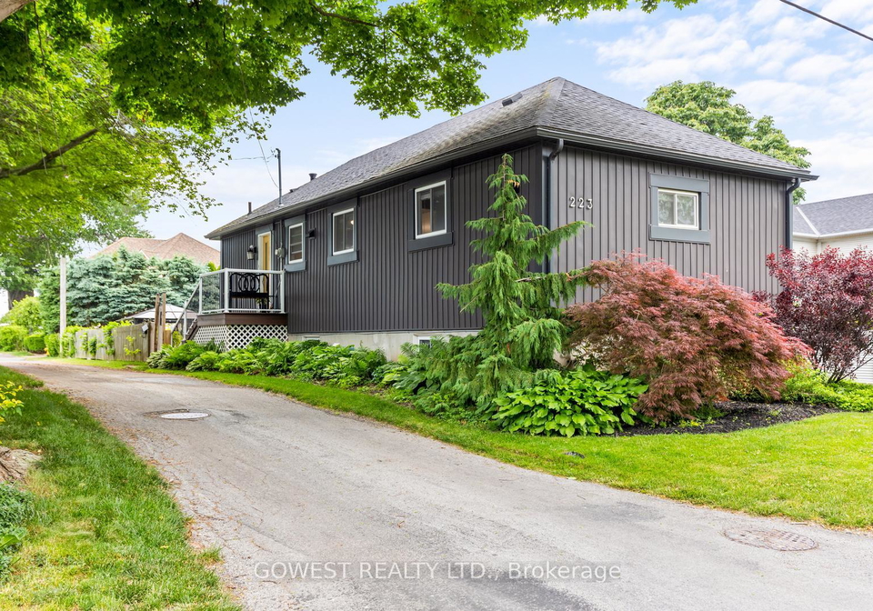 223-lake-street-e-e-grimsby-ontario-x12312197