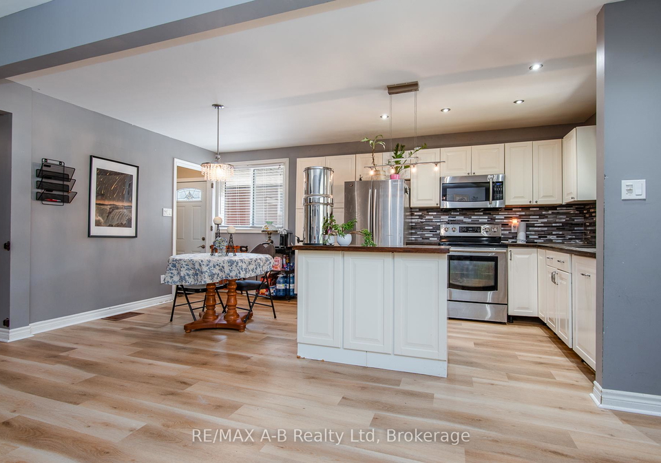 17-hickory-line-stratford-ontario-x12312547