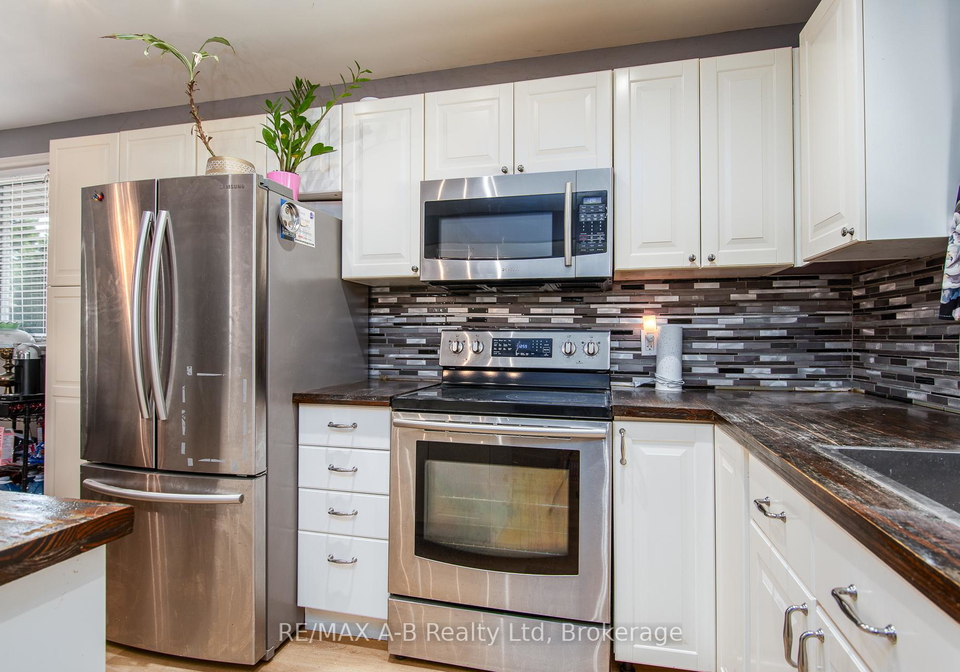 17-hickory-line-stratford-ontario-x12312547