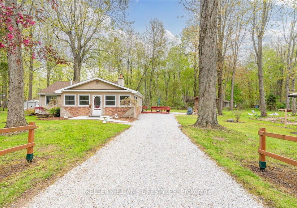 6085-danbea-lane-lambton-shores-ontario-x12314540