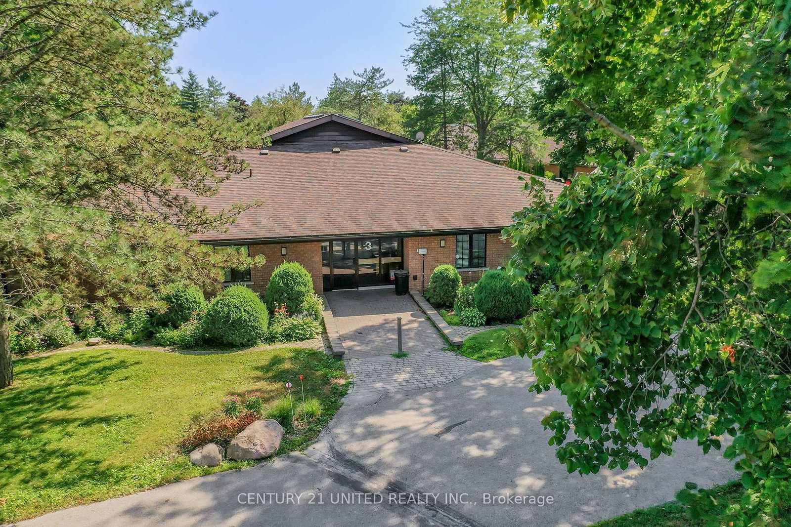 3-paddock-wood-peterborough-east-ontario-x12315152
