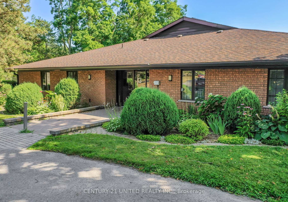 3-paddock-wood-peterborough-east-ontario-x12315152