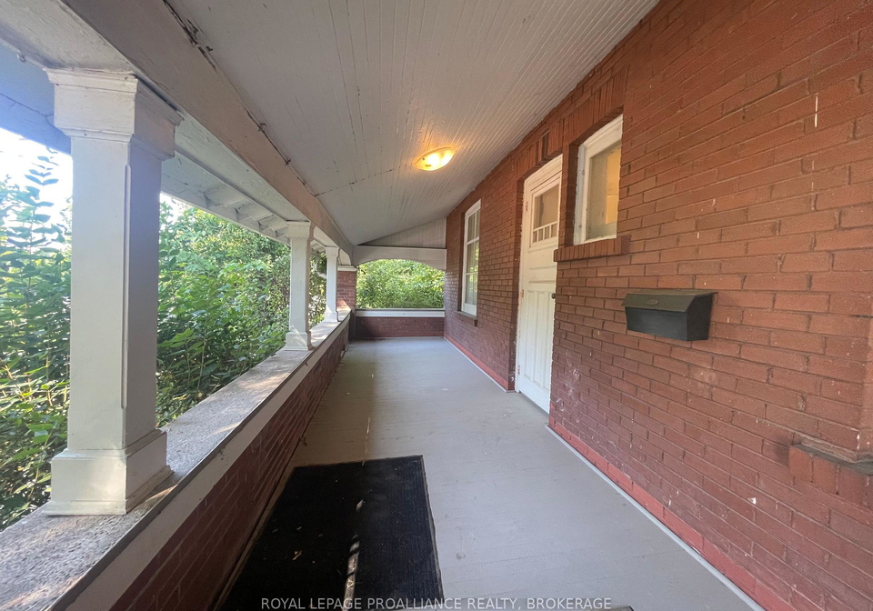 301-king-street-w-w-kingston-ontario-x12315195