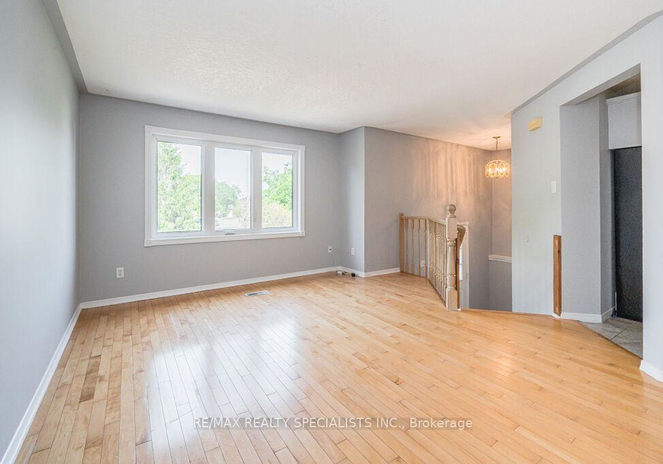 62-tamvale-crescent-kitchener-ontario-x12315393