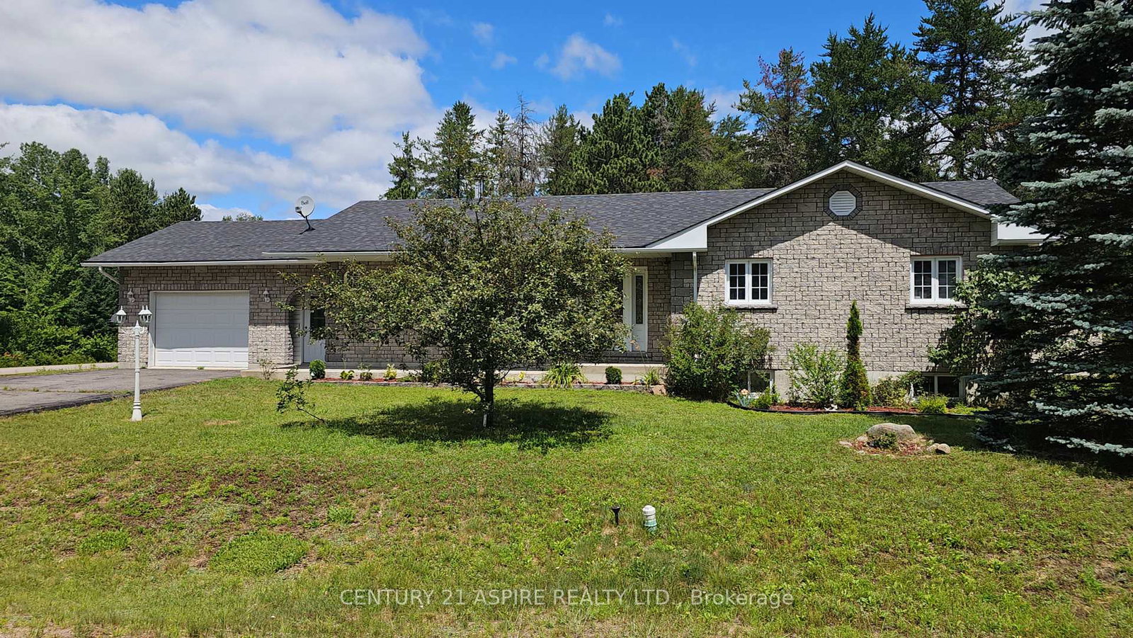 70-sprucedale-avenue-madawaska-valley-ontario-x12315760