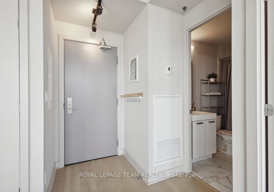 203-catherine-street-ottawa-ontario-x12316138