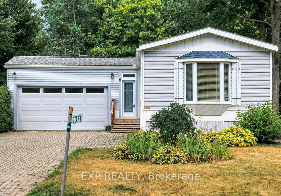 1071-teena-colleen-private-ottawa-ontario-x12316464