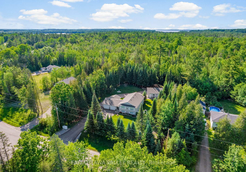 561-forest-park-road-laurentian-valley-ontario-x12317328