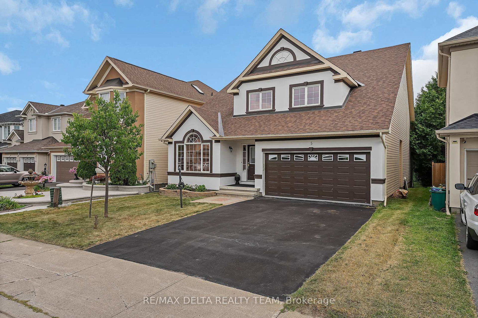 5-bentgrass-green-na-ottawa-ontario-x12317672