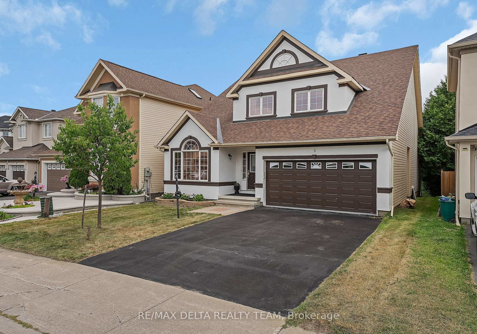 5-bentgrass-green-na-ottawa-ontario-x12317672