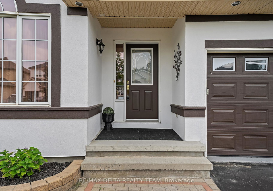 5-bentgrass-green-na-ottawa-ontario-x12317672