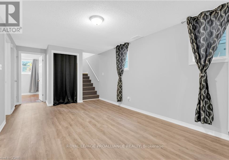 27b-metcalfe-street-quinte-west-ontario-x12317999