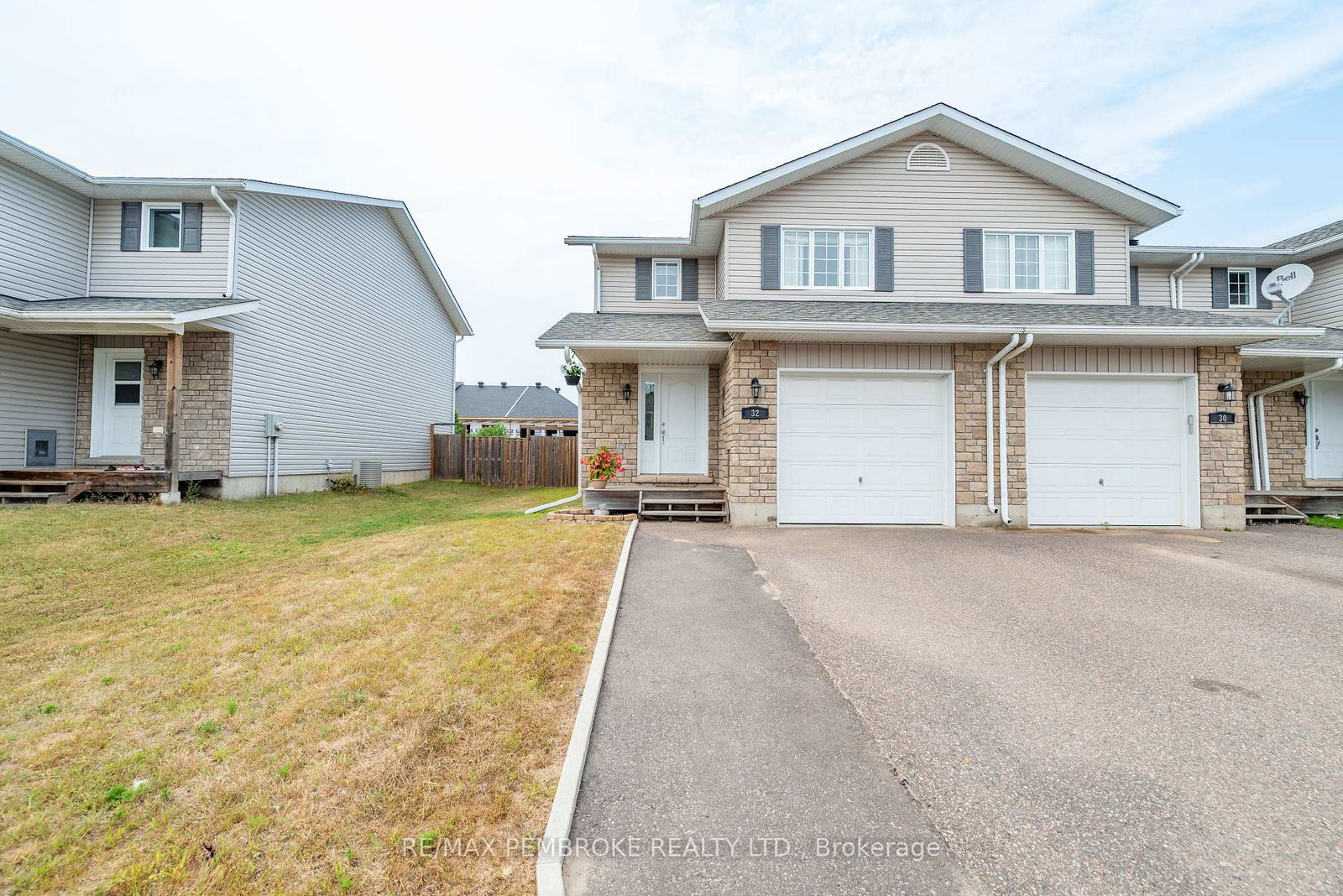 32-winston-avenue-petawawa-ontario-x12318358