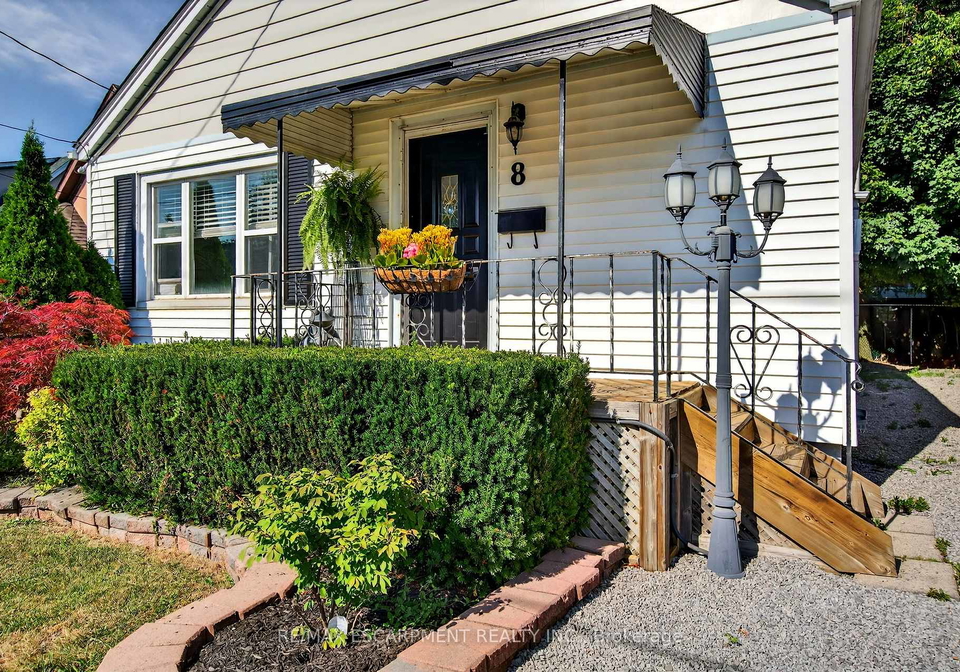 8-campbell-avenue-st-catharines-ontario-x12318482