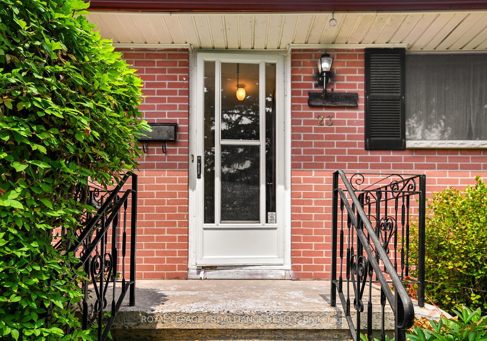 23-manor-drive-brockville-ontario-x12318605
