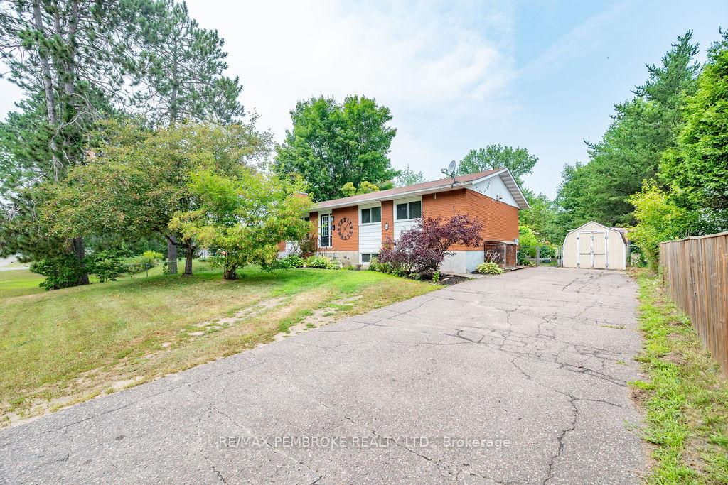 12-roy-street-petawawa-ontario-x12319018