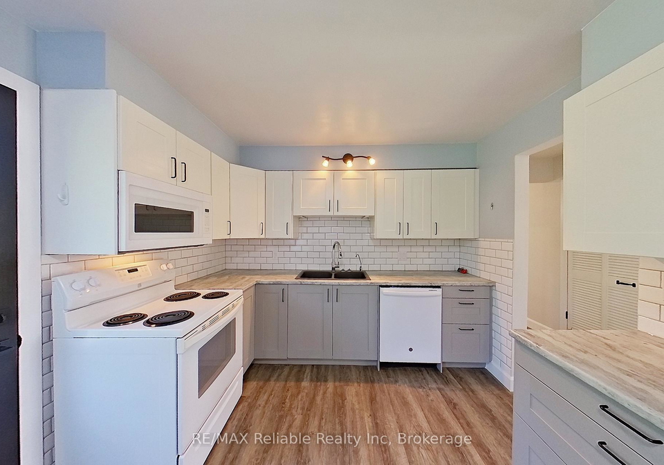 439-queen-street-e-e-wellington-north-ontario-x12320549