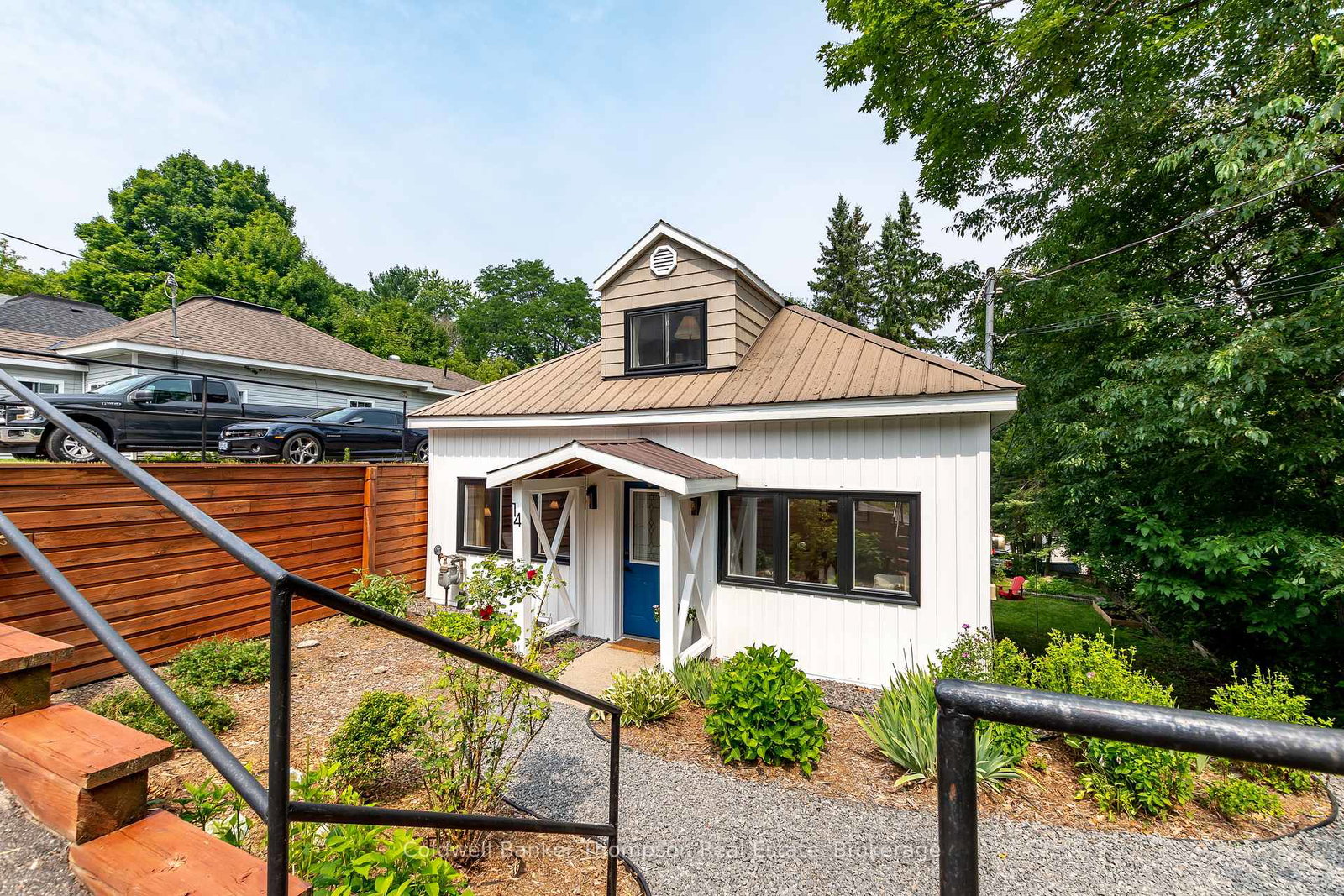 14-cora-street-e-e-huntsville-ontario-x12320720