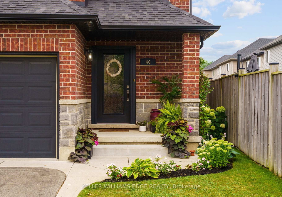 40-stoneglen-way-hamilton-ontario-x12321355