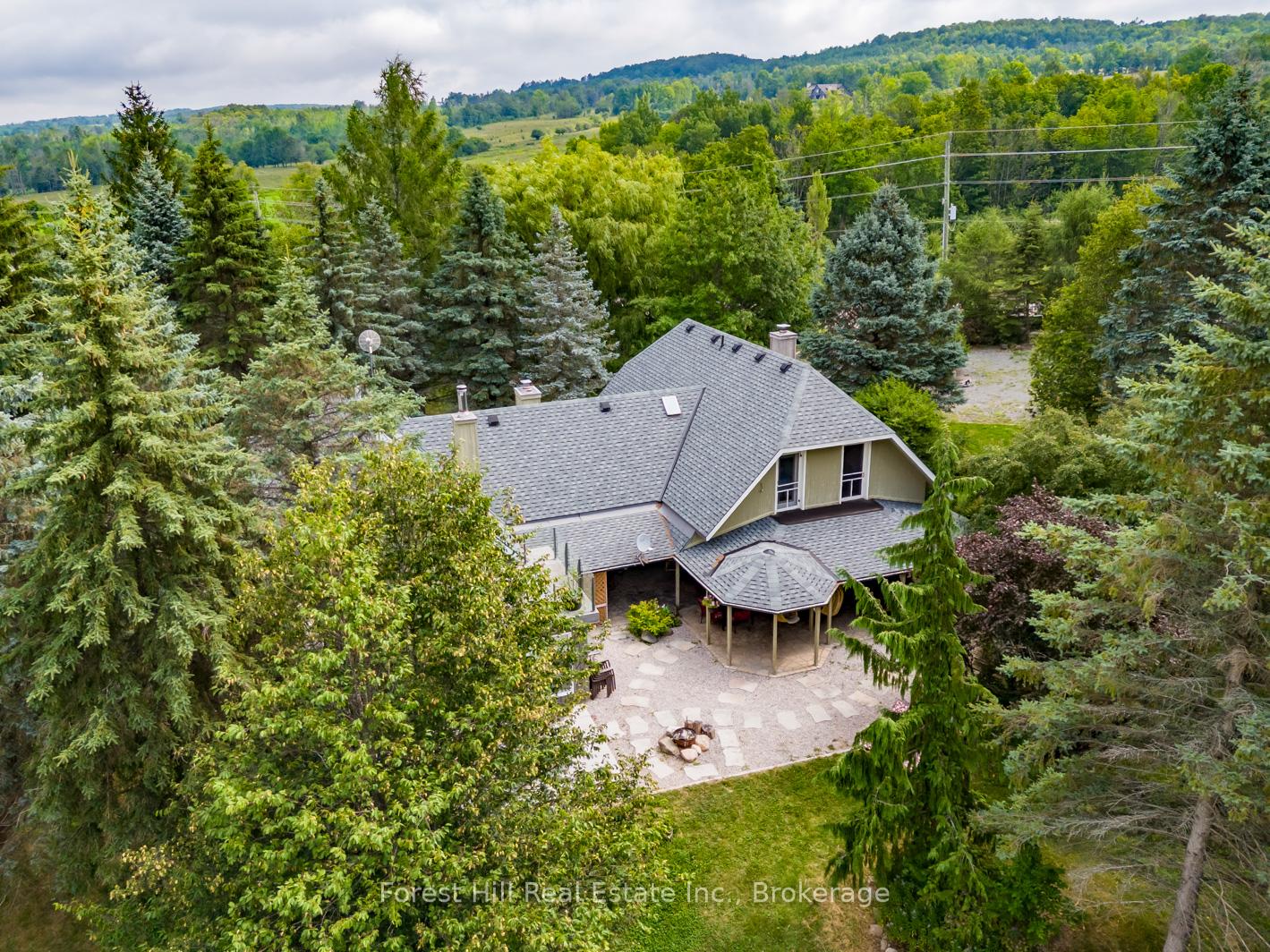 495688-2-grey-road-blue-mountains-ontario-x12321392
