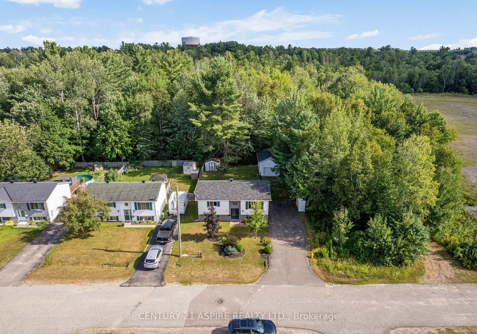 10-sammy-drive-petawawa-ontario-x12321537