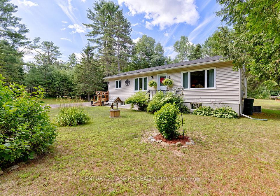 2026-old-moore-lake-road-laurentian-hills-ontario-x12321585