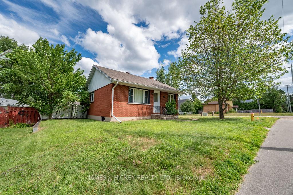 31-glendale-avenue-deep-river-ontario-x12321622